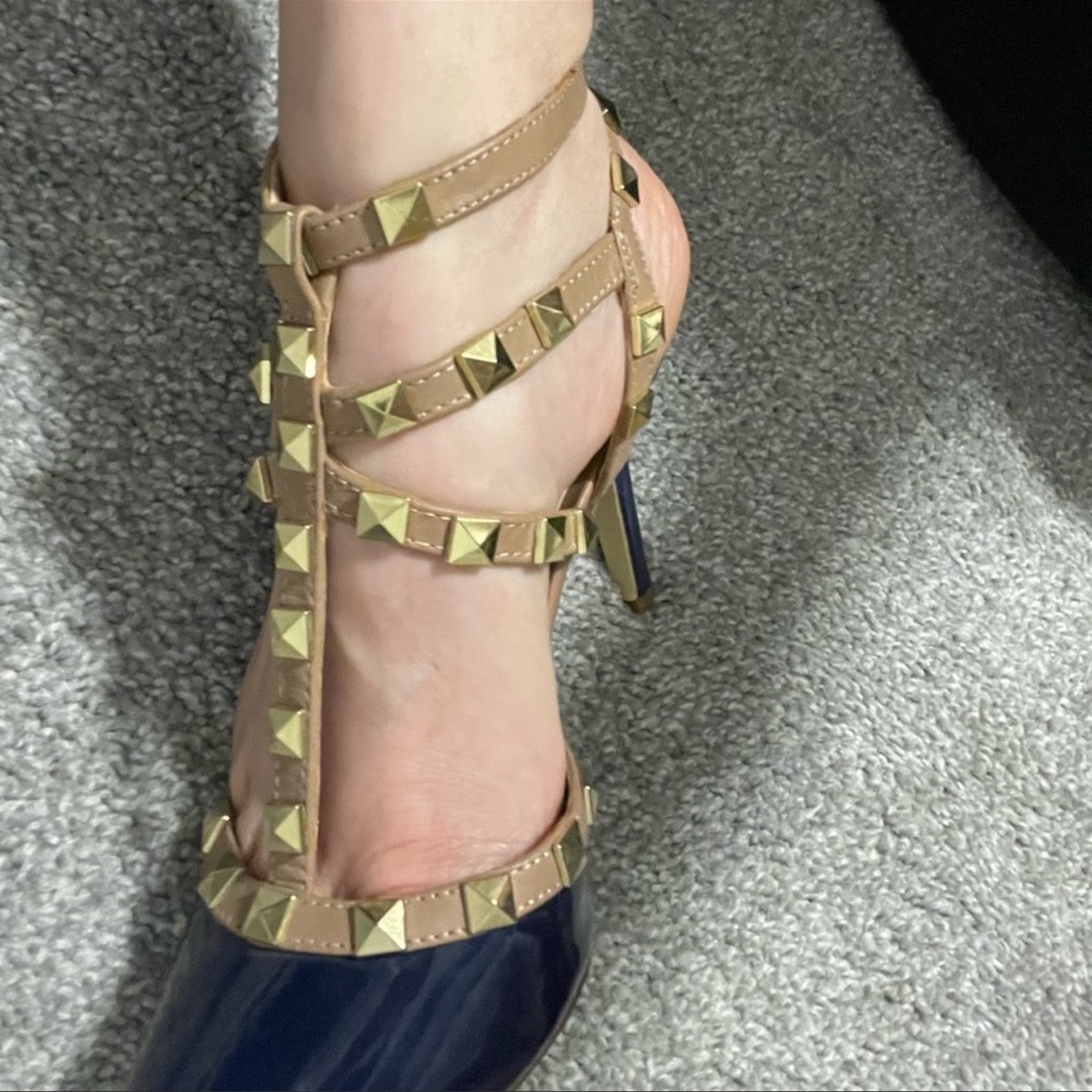 BCBG heels